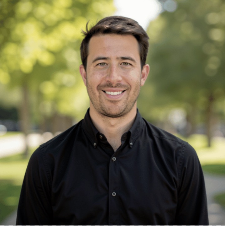 Derek Davis, founder and CEO of MiraFlores and GreenGrowth CPAs